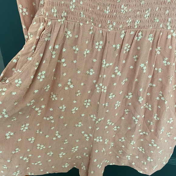 AE romper with pockets - Picture 3 of 4